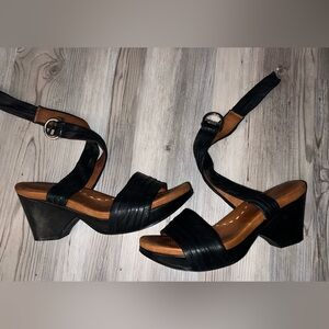 Gentle Souls Kenneth Cole Day Starr Black Leather Strappy Sandals 8